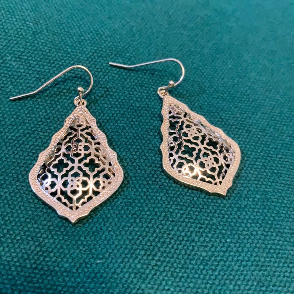 Kendra Scott style dangle earrings!